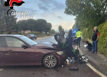 Schianto all’incrocio: un 34enne finisce ricoverato in ospedale a Brescia