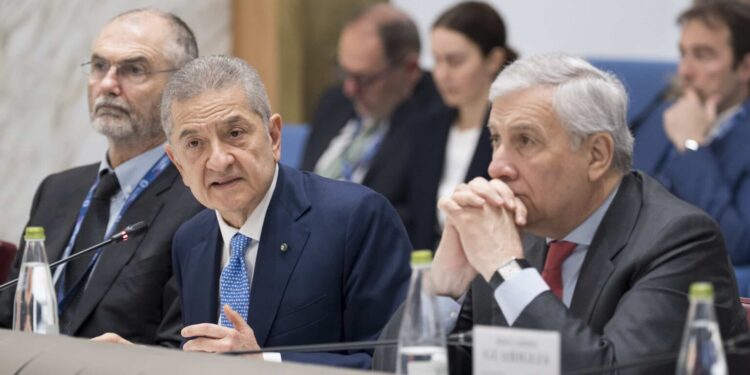 Iran, Panetta: “Con shock energia a rischio crescita”. Tajani: “Momento carico di incognite”