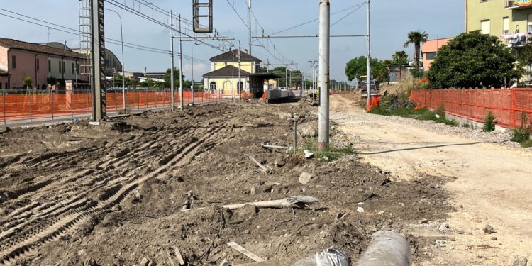 Raddoppio Piadena-Mantova: smantellati i binari alla stazione di Bozzolo