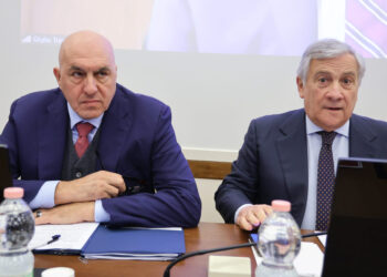 Tajani: “Non chiediamo operazione militare Golfo”. Crosetto: “Avviciniamo dragamine a Hormuz”