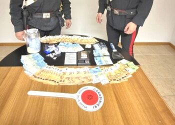 Cocaina, hashish, 5mila euro in contanti: un 34enne finisce in carcere