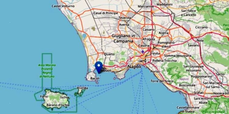 Terremoto ai Campi Flegrei: scossa di magnitudo 4,4. Sciame sismico in corso, danni a Bacoli