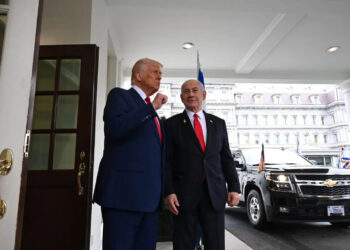 Trump all’Iran: “Deve darsi una mossa in fretta”. E sente Netanyahu per parlare della ripresa della guerra