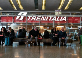 Attacco hacker a Trenitalia: violati i dati di migliaia di passeggeri. Scoppia la polemica