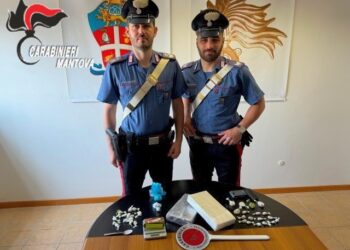 Tre fughe e perquisizioni, quattro arresti per droga