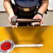 Scatena il caos nel bar. Arrivano i carabinieri e gli trovano anche una mazza da muratore