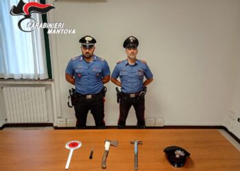 Armi bianche e oggetti da scasso in auto: nei guai un 31enne