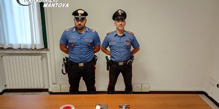 Armi bianche e oggetti da scasso in auto: nei guai un 31enne