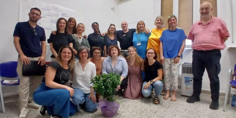 Violenza di genere, laboratorio di rete per operatori e gruppo di auto mutuo aiuto