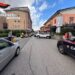 Travolto e ucciso sotto gli occhi di moglie e figli mentre risale in auto