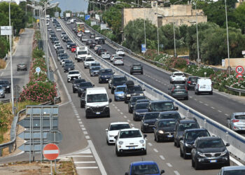 Caldo e traffico, primo weekend da bollino nero: 26 milioni di italiani in viaggio