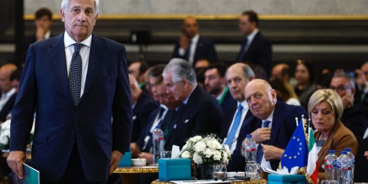 Tajani guida missione in Egitto: Energia e export al centro. Al Sisi invita Meloni
