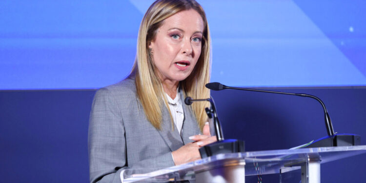 Ue, Meloni scrive a von der Leyen: “Chiediamo nuova flessibilità contro inflazione”