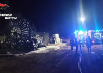Maxi incendio nella notte: colpite due aziende agricole