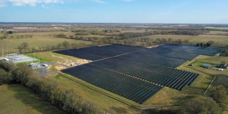 Enel perfeziona acquisto di portafoglio da 810 Mw di impianti solari negli Usa