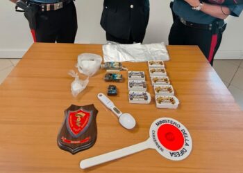 Droga addosso e in casa: in arresto due fratelli pusher