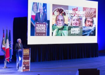Terra Madre al via nel segno di Carlin Petrini. Mattarella: “Cibo non sia usato come arma”