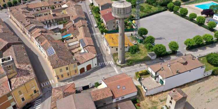 Al via la prima fase del piano di dismissione delle torri piezometriche: interventi a Bozzolo, Marcaria e Ostiglia